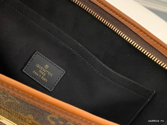 WIS CHANELUTCH LOUIS VUITTON 0811